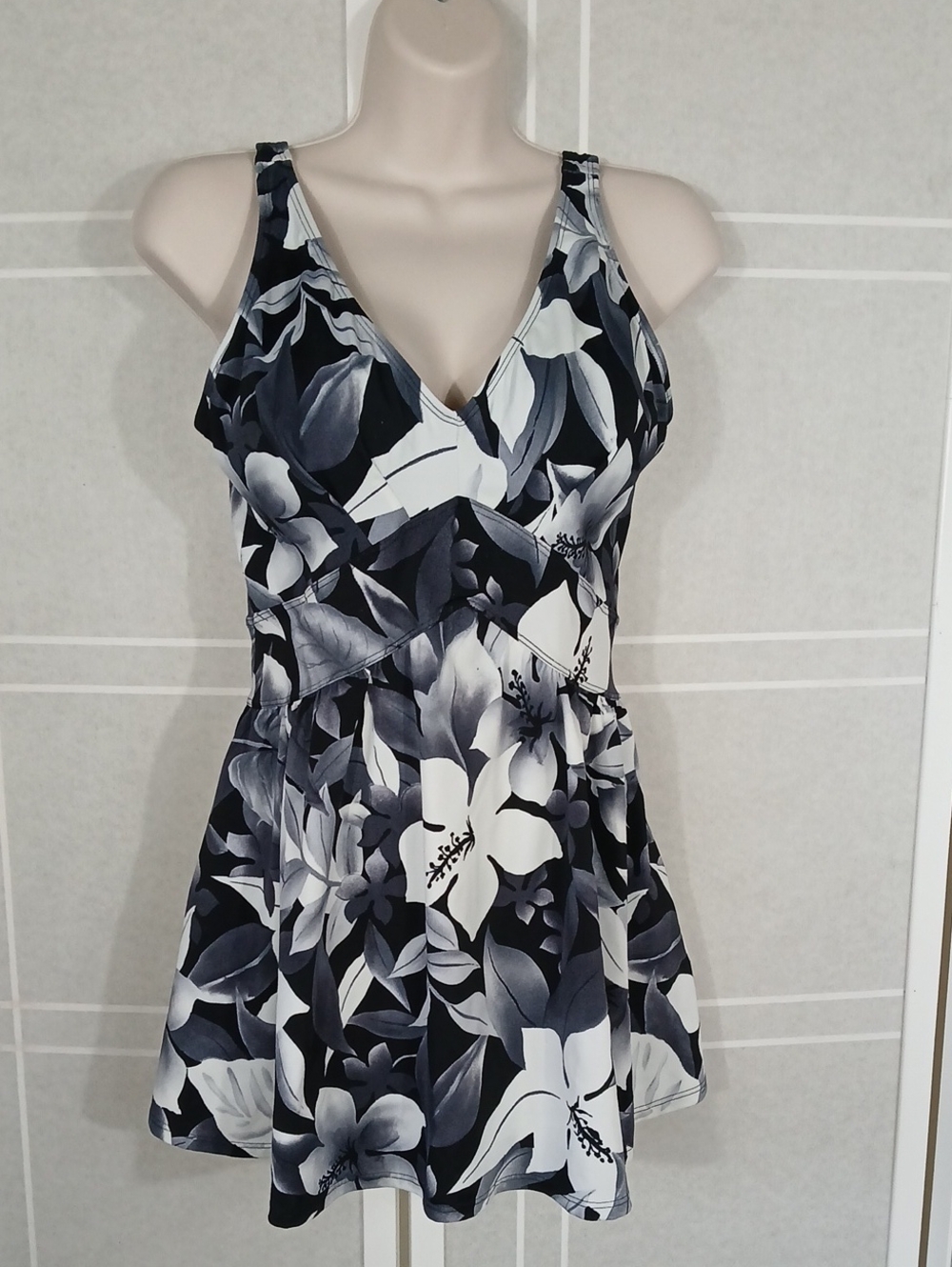 Swimdress Black & White Floral 14w